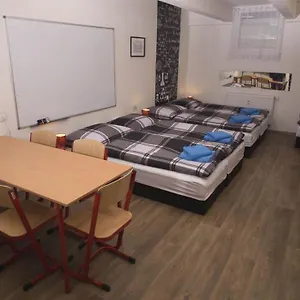  Apartamento School - Your Unique Place In By Metro Vysehrad